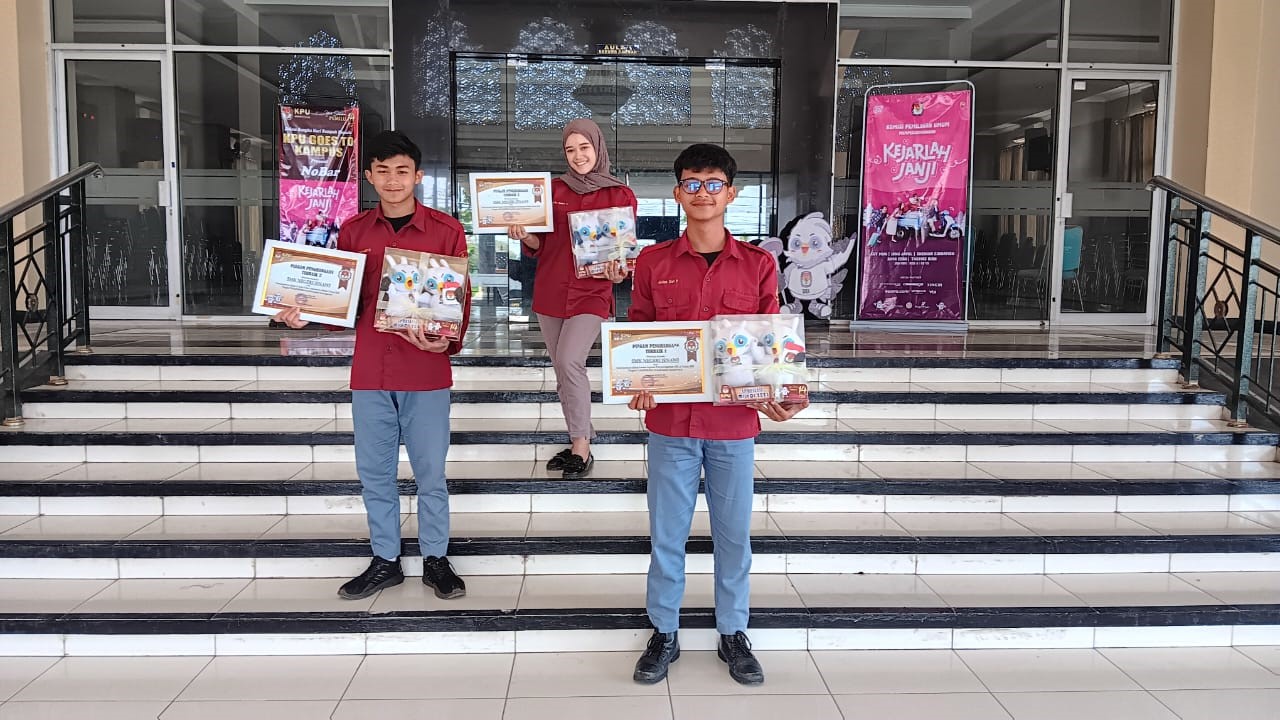 Siswa SMK Negeri Jenawi Sabet 3 Piala pada Lomba MILKOI Tahun 2023 yang Diselenggarakan KPU Kabupaten Karanganyar