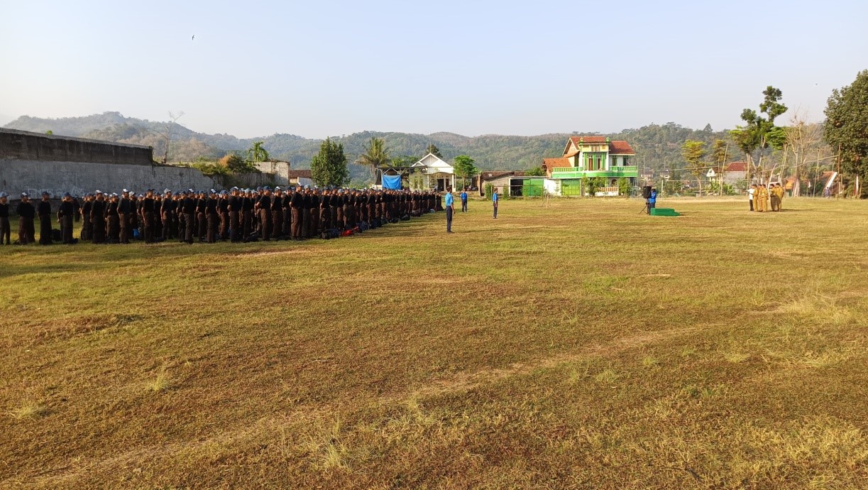 Pembentukan Karakter Kelas X SMKN Jenawi  dengan Ketarunaan