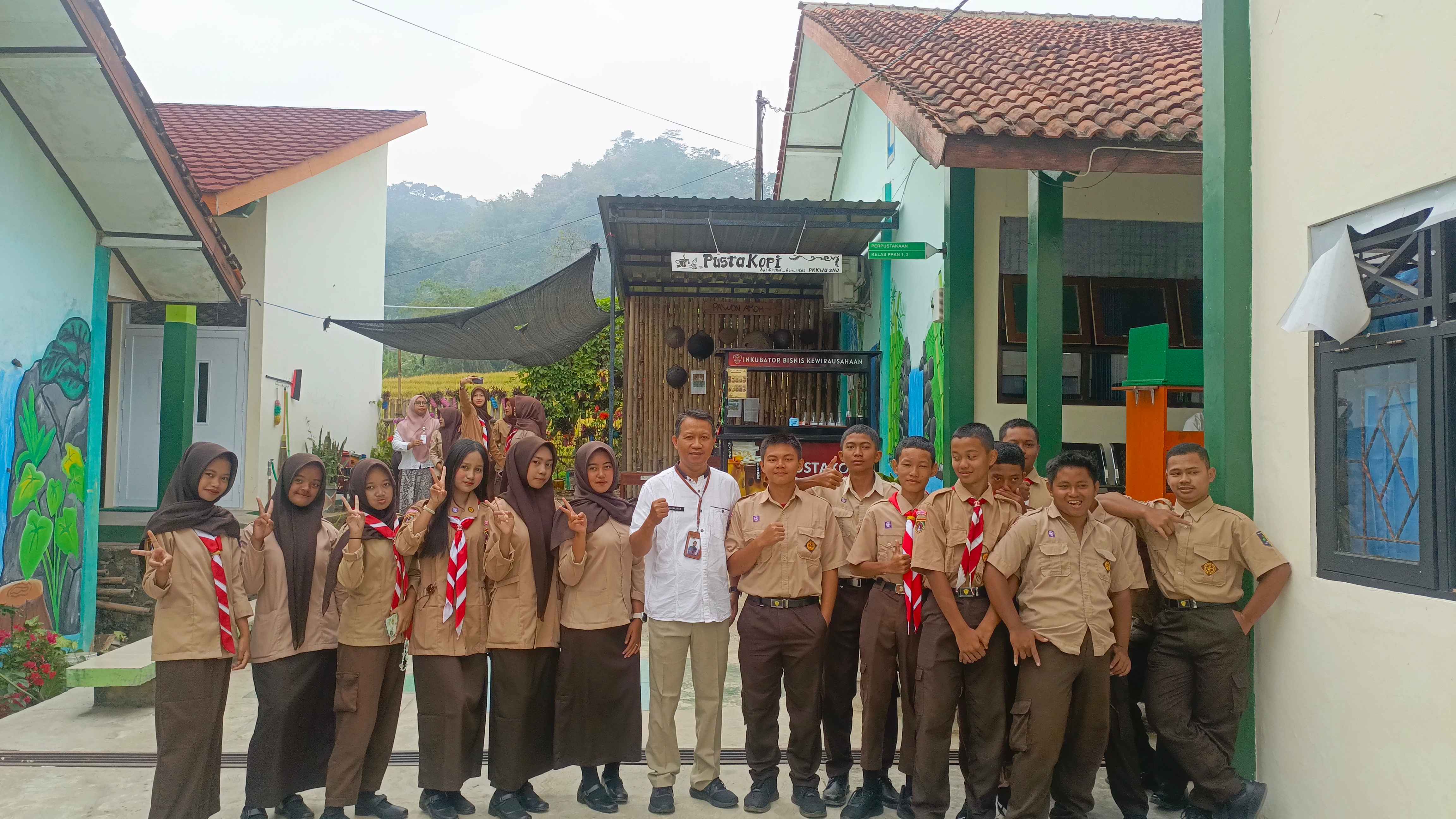 Bangun Keterbukaan dan Karakter Siswa, SMKN Jenawi Gelar Agenda Pembinaan Guru Wali